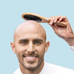 borstel voor kale mannen met model